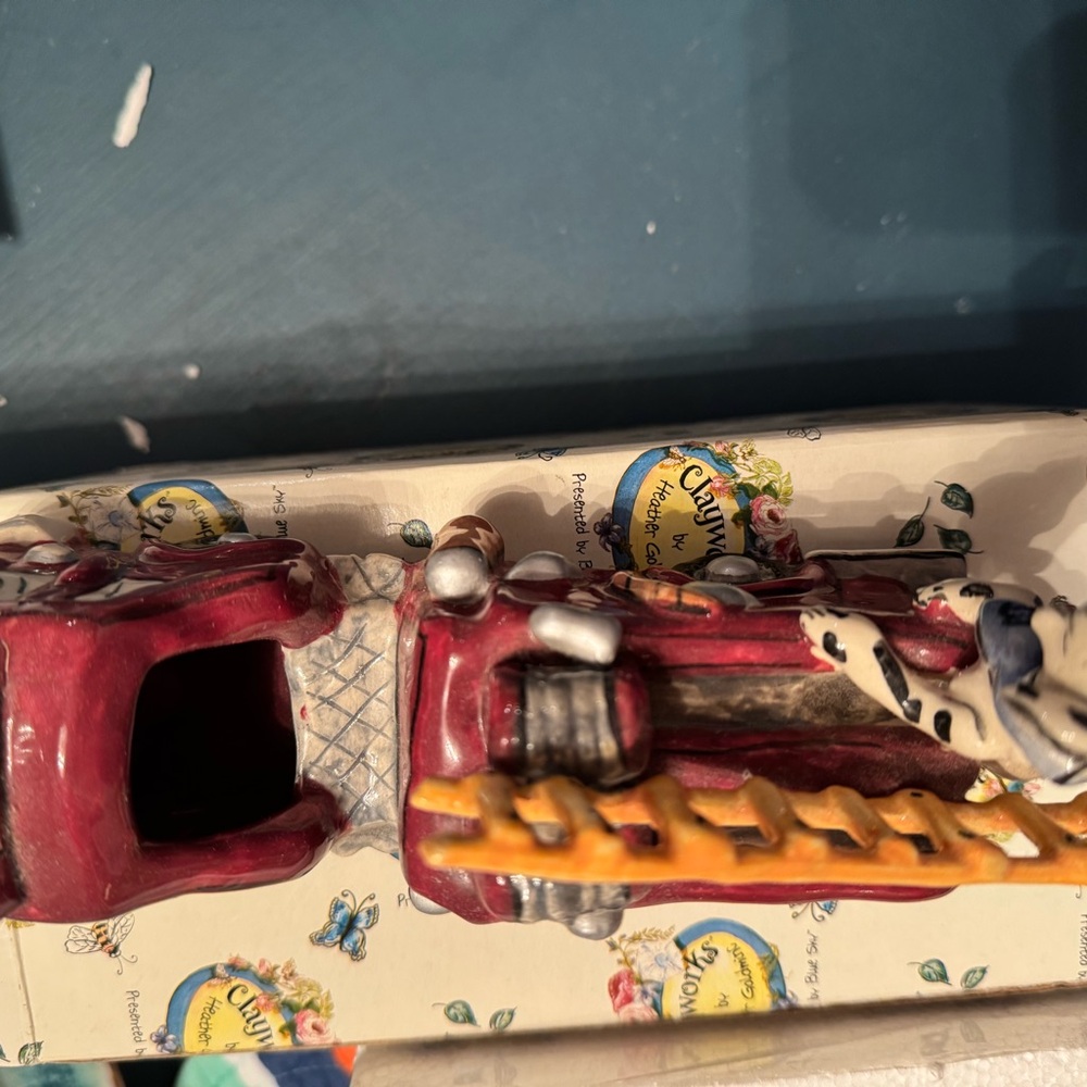 Ceramic firetruck ladder truck and Dalmatian - Picture 3 of 8